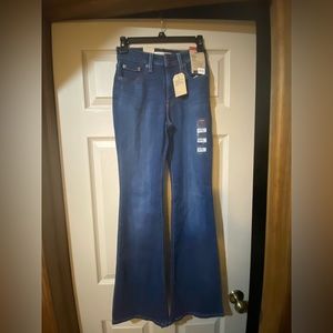 NWT Women’s Levi jeans 726 flare